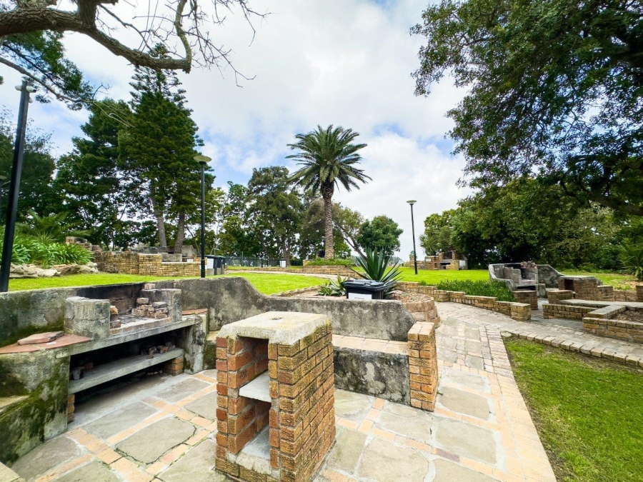 2 Bedroom Property for Sale in Loevenstein Western Cape